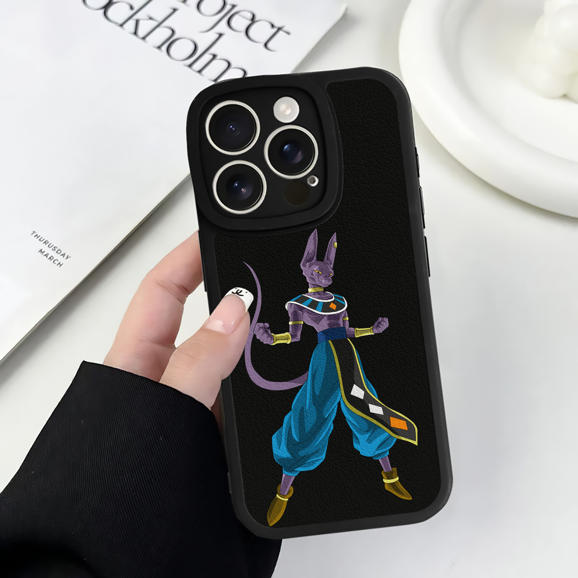 （画像用） ドラゴンボール ビルス 破壊神ビルス DRAGON BALL Beerus Birusu 【iPhone 16シリーズ対応】シリコンスマホケース（レザー調） 材質：シリコン